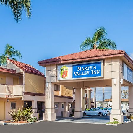 Super 8 By Wyndham Oceanside Marty'S Valley Inn Exterior foto