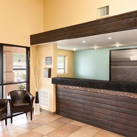Super 8 By Wyndham Oceanside Marty'S Valley Inn Exterior foto