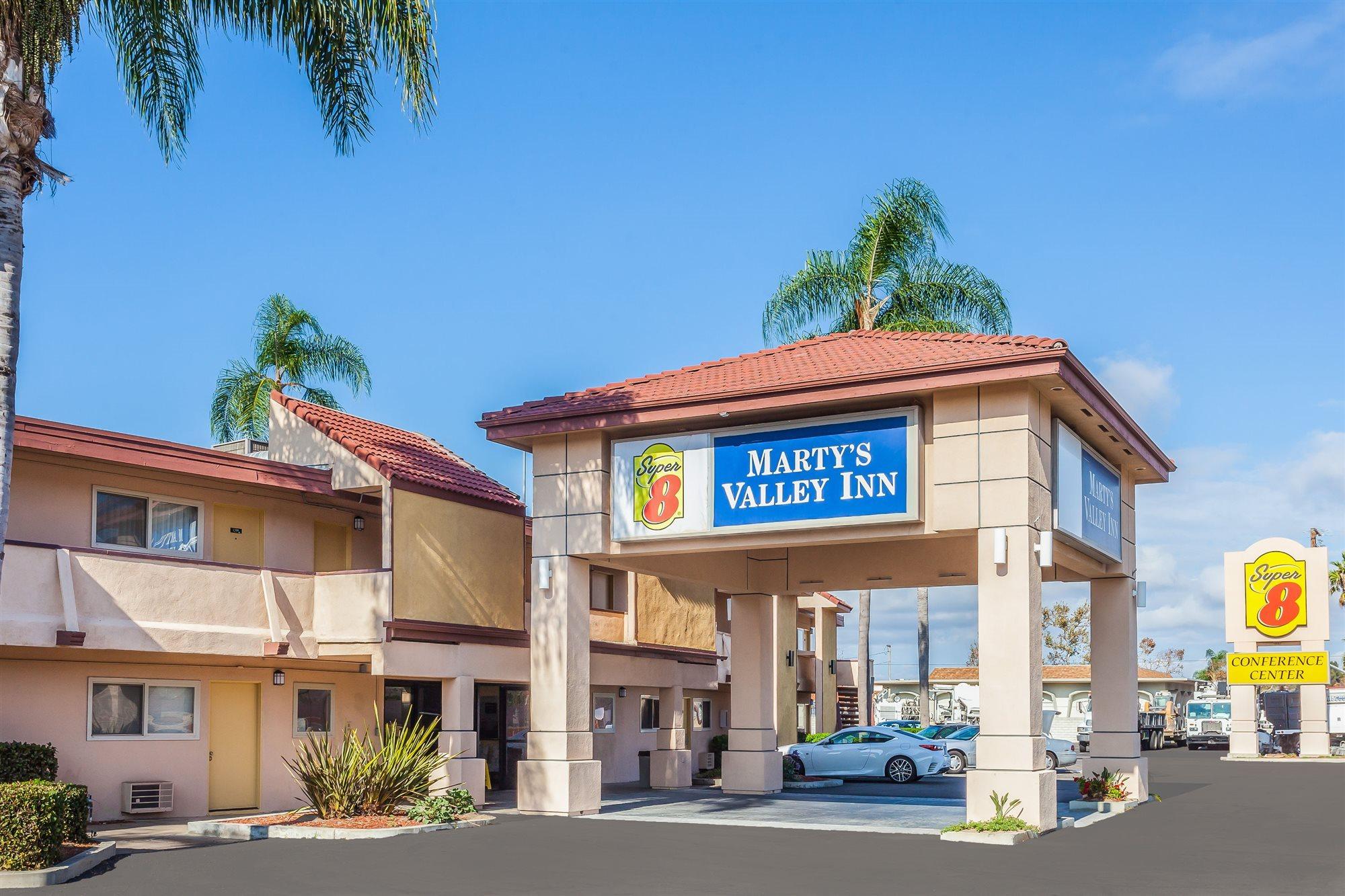 Super 8 By Wyndham Oceanside Marty'S Valley Inn Exterior foto