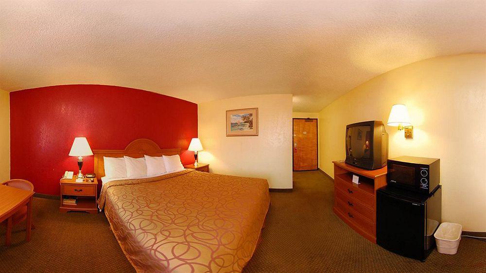 Super 8 By Wyndham Oceanside Marty'S Valley Inn Exterior foto