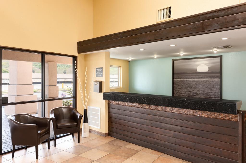 Super 8 By Wyndham Oceanside Marty'S Valley Inn Exterior foto