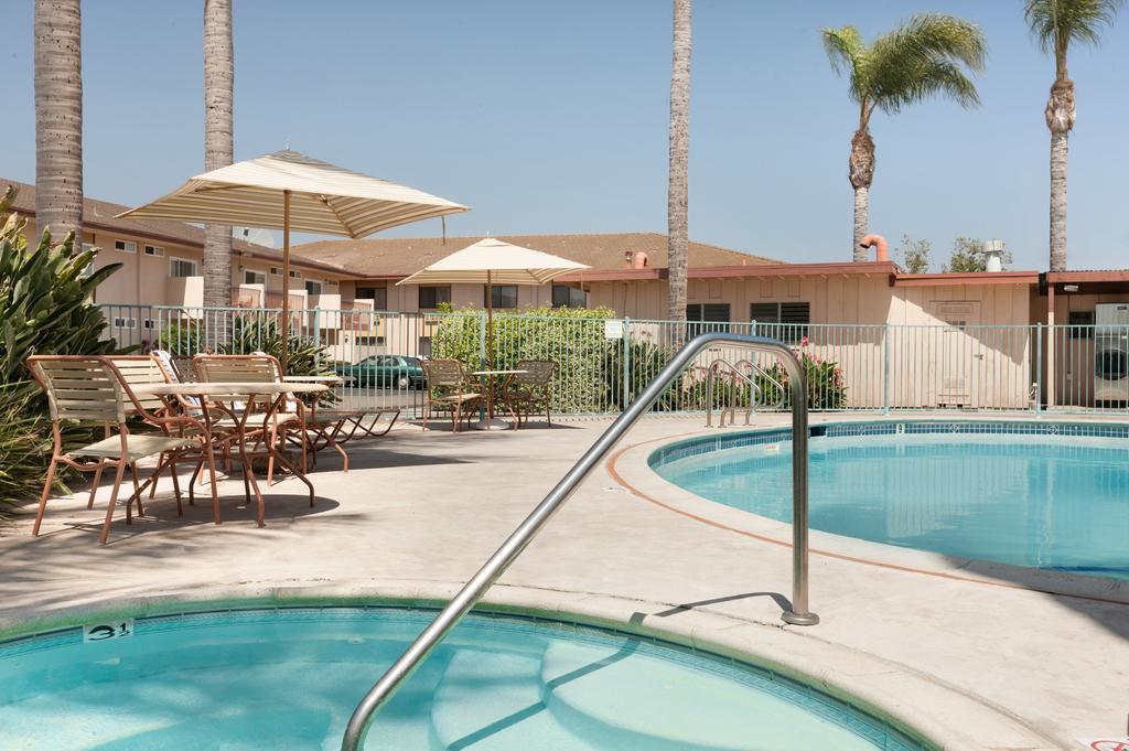 Super 8 By Wyndham Oceanside Marty'S Valley Inn Exterior foto