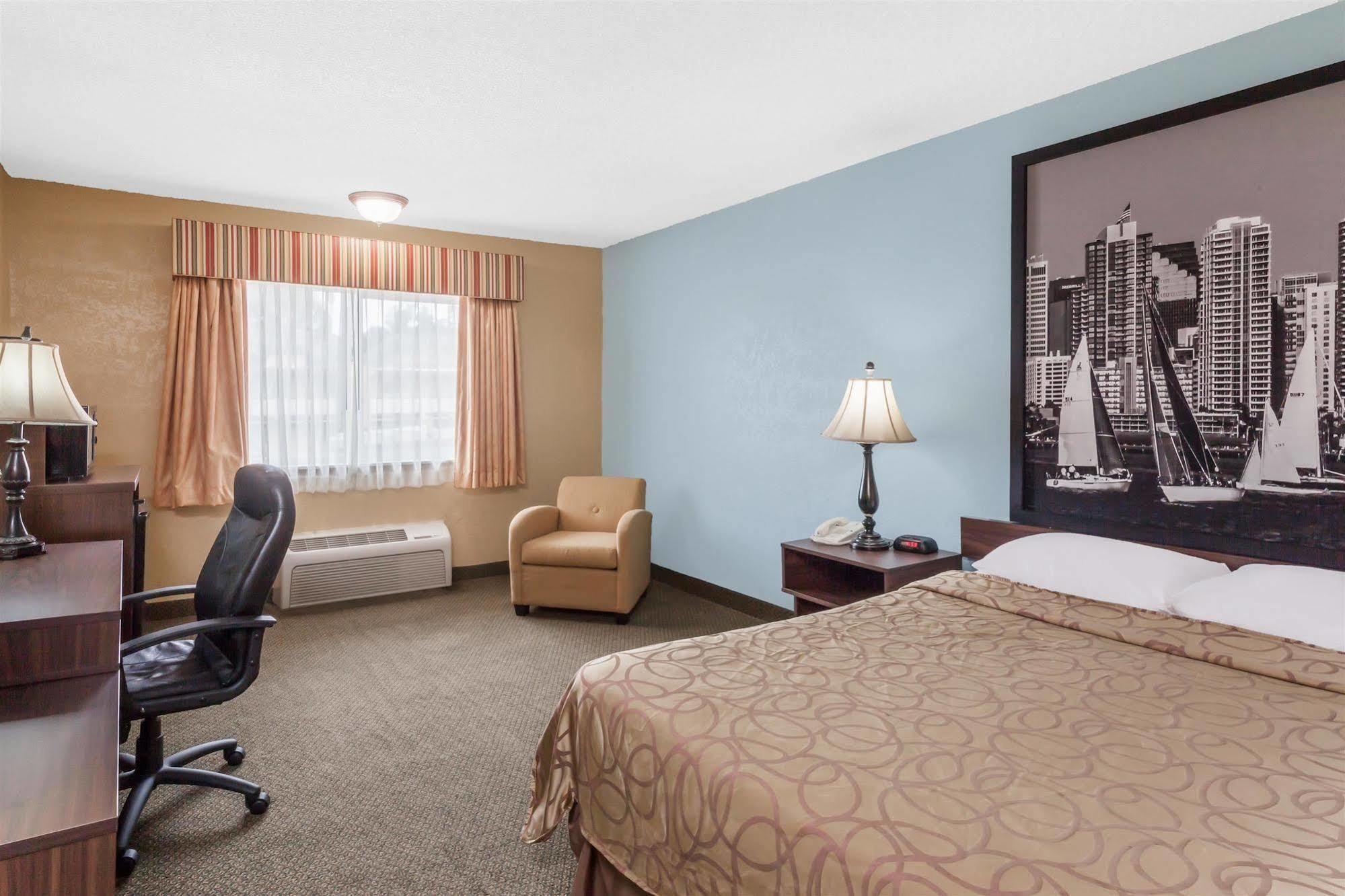 Super 8 By Wyndham Oceanside Marty'S Valley Inn Exterior foto