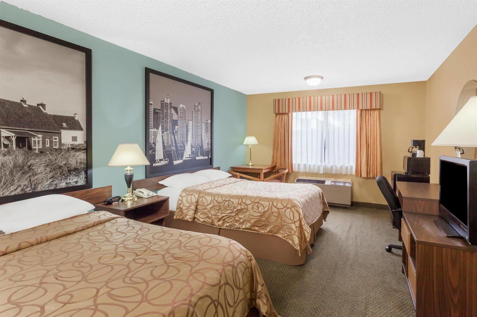 Super 8 By Wyndham Oceanside Marty'S Valley Inn Exterior foto