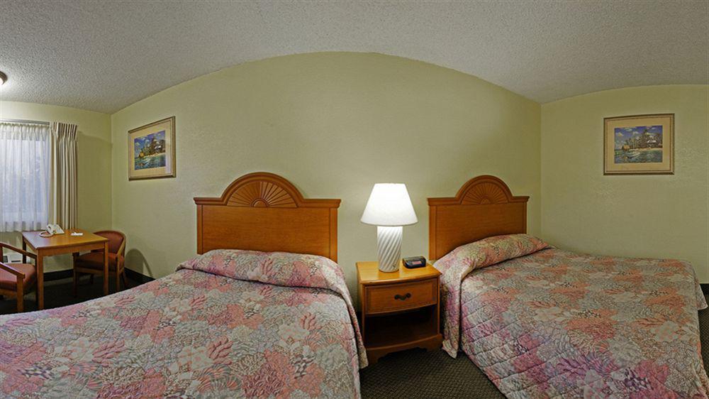 Super 8 By Wyndham Oceanside Marty'S Valley Inn Exterior foto